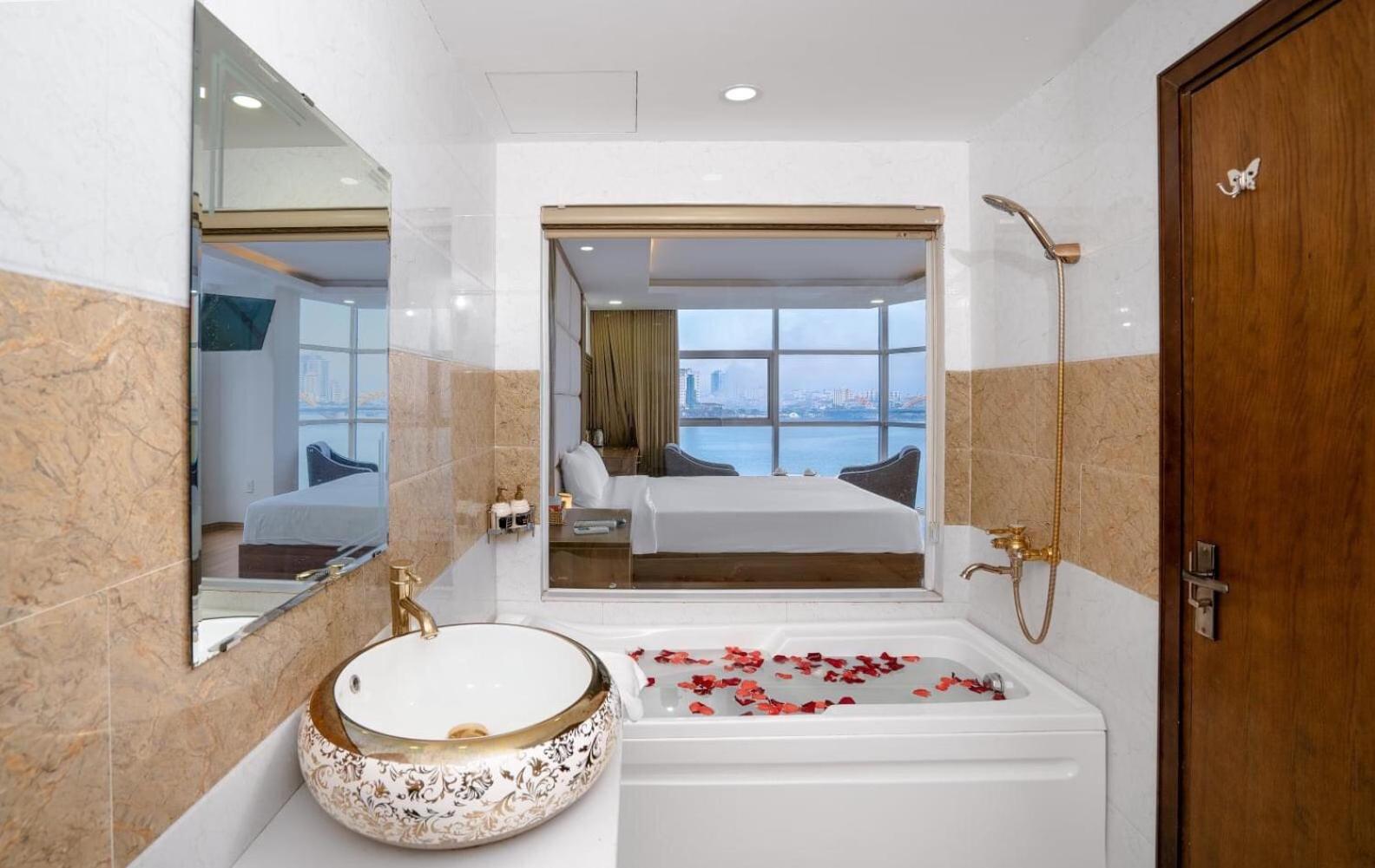 Pariat River Front Hotel Da Nang Buitenkant foto